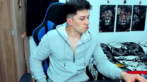 Snapshot of javiersexymann chatting on 12-11-24, 12:12 Javier online show from 12-11-24, 12:12