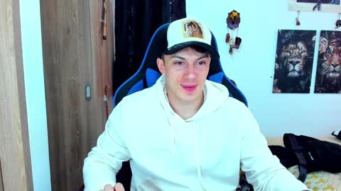 Snapshot of javiersexymann chatting on 12-16-24, 05:33 Javier online show from 12-16-24, 05:33