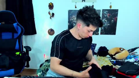 Snapshot of javiersexymann chatting on 01-26-25, 12:48 Javier online show from 01-26-25, 12:48