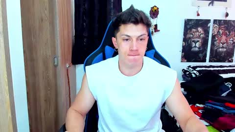 Snapshot of javiersexymann chatting on 02-14-25, 06:51 Javier online show from 02-14-25, 06:51