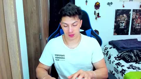 Snapshot of javiersexymann chatting on 02-17-25, 05:32 Javier online show from 02-17-25, 05:32