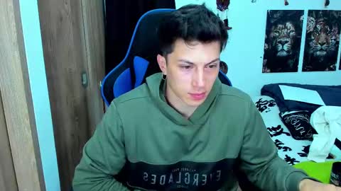 Snapshot of javiersexymann chatting on 02-19-25, 12:57 Javier online show from 02-19-25, 12:57