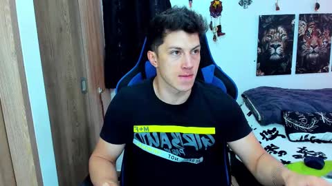 Snapshot of javiersexymann chatting on 02-19-25, 06:21 Javier online show from 02-19-25, 06:21