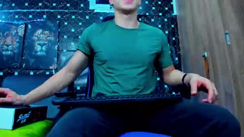 Snapshot of javiersexymann chatting on 09-09-25, 11:15 Javier online show from 09-09-25, 11:15