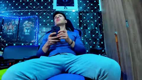 Snapshot of javiersexymann chatting on 09-17-25, 12:01 Javier online show from 09-17-25, 12:01