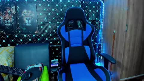 Snapshot of javiersexymann chatting on 09-29-25, 02:06 Javier online show from 09-29-25, 02:06