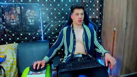 Snapshot of javiersexymann chatting on 09-30-25, 09:09 Javier online show from 09-30-25, 09:09