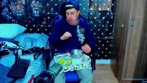 Snapshot of javiersexymann chatting on 12-15-25, 06:12 Javier online show from 12-15-25, 06:12