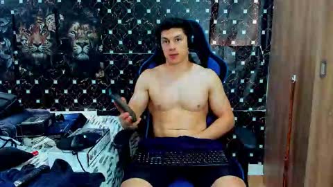 Snapshot of javiersexymann chatting on 03-20-26, 08:25 Javier online show from 03-20-26, 08:25