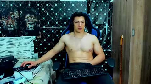 Snapshot of javiersexymann chatting on 05-05-26, 04:31 Javier online show from 05-05-26, 04:31