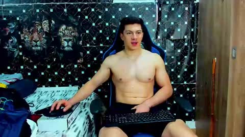 Snapshot of javiersexymann chatting on 05-11-26, 09:45 Javier online show from 05-11-26, 09:45