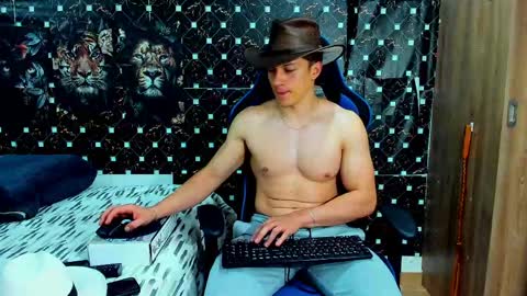 Snapshot of javiersexymann chatting on 05-18-26, 04:07 Javier online show from 05-18-26, 04:07