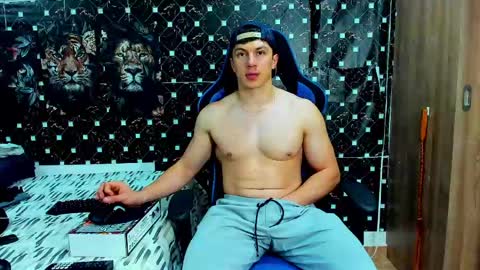 Snapshot of javiersexymann chatting on 05-20-26, 05:13 Javier online show from 05-20-26, 05:13