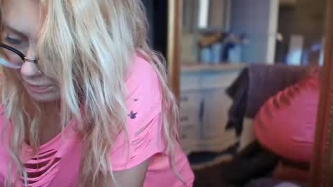 Snapshot of javlovesu chatting on 09-25-25, 11:52 JAV online show from 09-25-25, 11:52