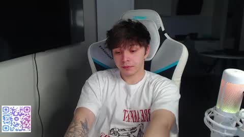 Snapshot of jayce_icestone chatting on 04-25-26, 02:58 Jayce online show from 04-25-26, 02:58