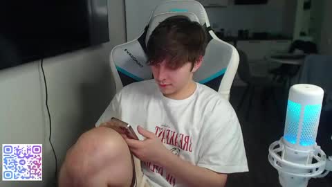 Snapshot of jayce_icestone chatting on 05-06-26, 04:01 Jayce online show from 05-06-26, 04:01