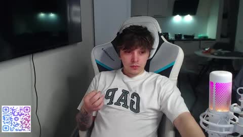 Snapshot of jayce_icestone chatting on 05-19-26, 03:07 Jayce online show from 05-19-26, 03:07