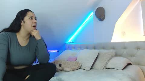 Jazmin and Scarlett online show from 10-18-25, 11:00