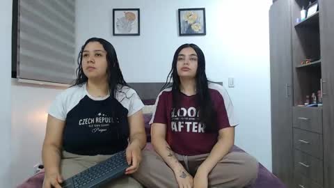 Snapshot of jazmin_dharius chatting on 05-06-26, 03:46 Jazmin and Scarlett online show from 05-06-26, 03:46