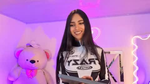 Jazmin  online show from 10-21-25, 11:44