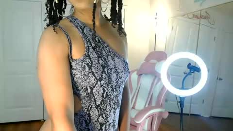 Snapshot of jazminefox chatting on 07-15-26, 09:20 Jazmine Fox online show from 07-15-26, 09:20