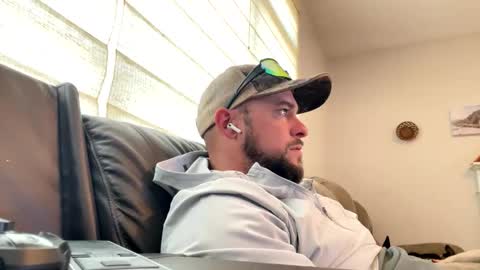 Snapshot of jbills910910 chatting on 03-18-26, 01:47 jbills910910 online show from 03-18-26, 01:47