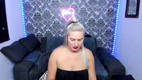 . Julianita y Valery . online show from 10-18-25, 04:04