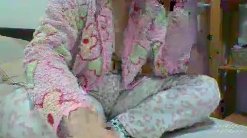 Snapshot of je_melody chatting on 02-09-25, 06:16 EJ Melody online show from 02-09-25, 06:16