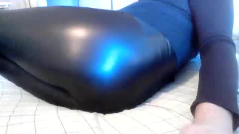 Snapshot of jeanlovesleggings chatting on 10-16-25, 10:00 Jean online show from 10-16-25, 10:00