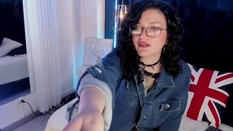 Snapshot of jeannesabatier chatting on 01-10-25, 08:04 Jean online show from 01-10-25, 08:04