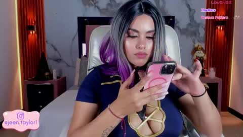 Jeen Taylor online show from 10-31-25, 08:21