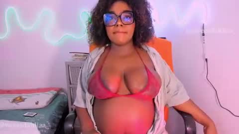 Snapshot of jeennyrose chatting on 07-21-26, 08:33 Dahlia online show from 07-21-26, 08:33