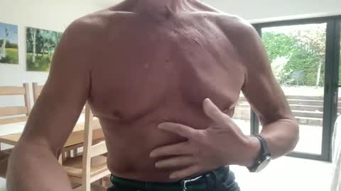 Snapshot of jeeves200 chatting on 11-10-25, 10:58 Sensual Jeeves online show from 11-10-25, 10:58