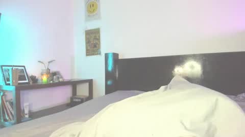 Snapshot of jeinsssgreys chatting on 09-29-25, 04:06 Greys online show from 09-29-25, 04:06