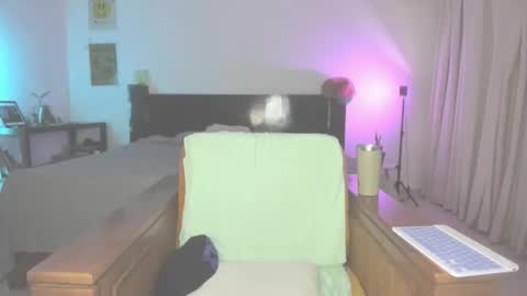 Snapshot of jeinsssgreys chatting on 10-13-25, 11:16 Greys online show from 10-13-25, 11:16