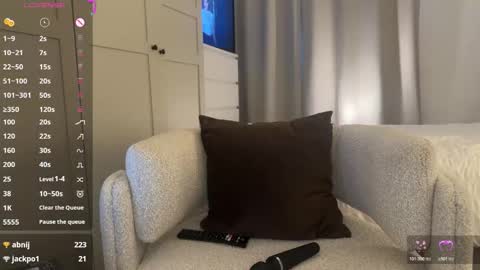 Snapshot of jemma10 chatting on 12-18-25, 01:06 Jem online show from 12-18-25, 01:06