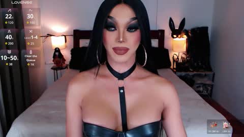 Queen Jenifer online show from 12-15-25, 04:06