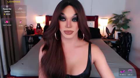 Snapshot of jenifers_body chatting on 03-17-26, 07:01 Queen Jenifer online show from 03-17-26, 07:01