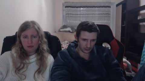 Snapshot of jenisandpeter chatting on 03-06-25, 05:43 JenisAndPeter online show from 03-06-25, 05:43