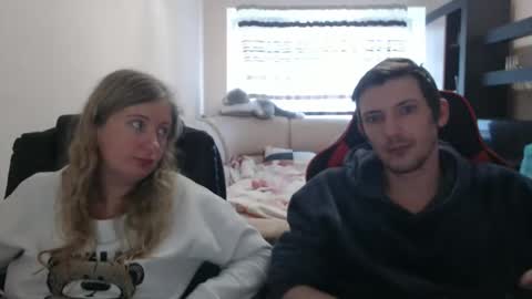 Snapshot of jenisandpeter chatting on 03-09-25, 12:53 JenisAndPeter online show from 03-09-25, 12:53