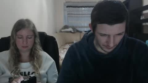 Snapshot of jenisandpeter chatting on 03-09-25, 04:00 JenisAndPeter online show from 03-09-25, 04:00