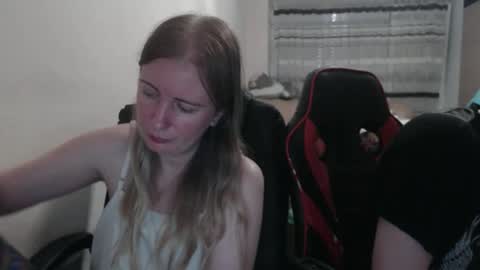 Snapshot of jenisandpeter chatting on 09-11-25, 07:14 JenisAndPeter online show from 09-11-25, 07:14