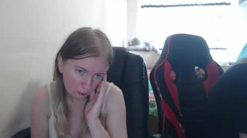 Snapshot of jenisandpeter chatting on 09-12-25, 07:19 JenisAndPeter online show from 09-12-25, 07:19