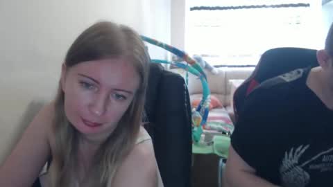 Snapshot of jenisandpeter chatting on 09-13-25, 07:19 JenisAndPeter online show from 09-13-25, 07:19