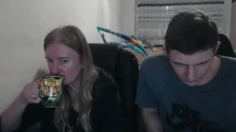 Snapshot of jenisandpeter chatting on 09-18-25, 07:27 JenisAndPeter online show from 09-18-25, 07:27