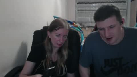 Snapshot of jenisandpeter chatting on 09-19-25, 07:36 JenisAndPeter online show from 09-19-25, 07:36