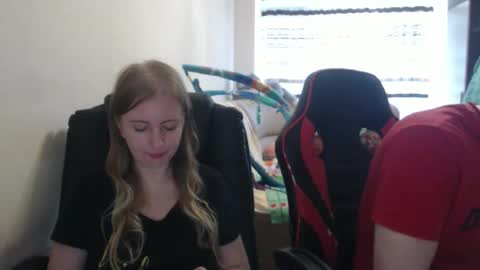 Snapshot of jenisandpeter chatting on 09-23-25, 06:16 JenisAndPeter online show from 09-23-25, 06:16