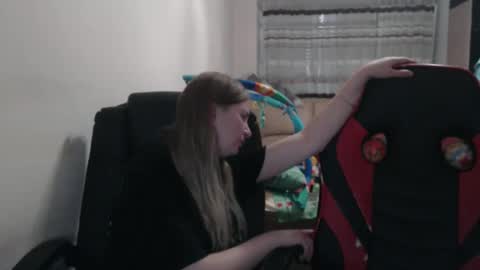 Snapshot of jenisandpeter chatting on 09-23-25, 06:22 JenisAndPeter online show from 09-23-25, 06:22