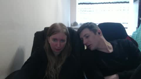 Snapshot of jenisandpeter chatting on 09-27-25, 08:08 JenisAndPeter online show from 09-27-25, 08:08