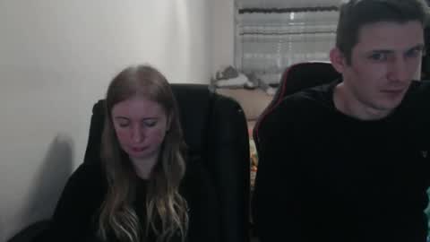 Snapshot of jenisandpeter chatting on 09-27-25, 08:25 JenisAndPeter online show from 09-27-25, 08:25